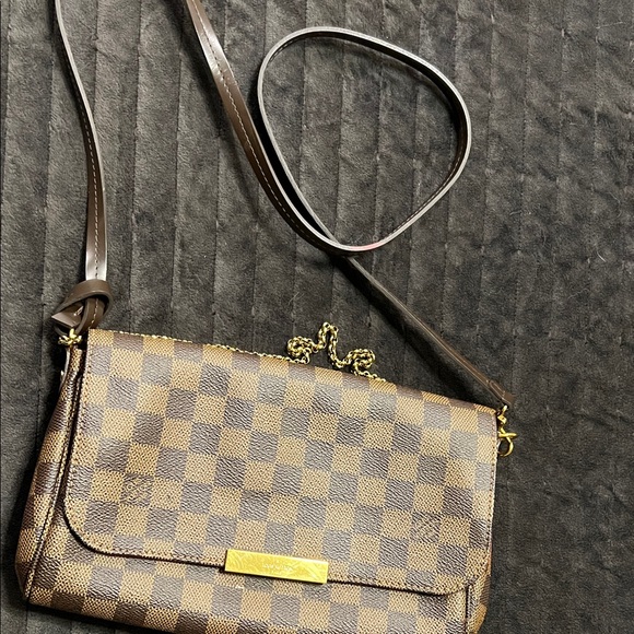 Luis Vuitton Damier Ebene Favorite MM👜⭐️ - Picture 9 of 11